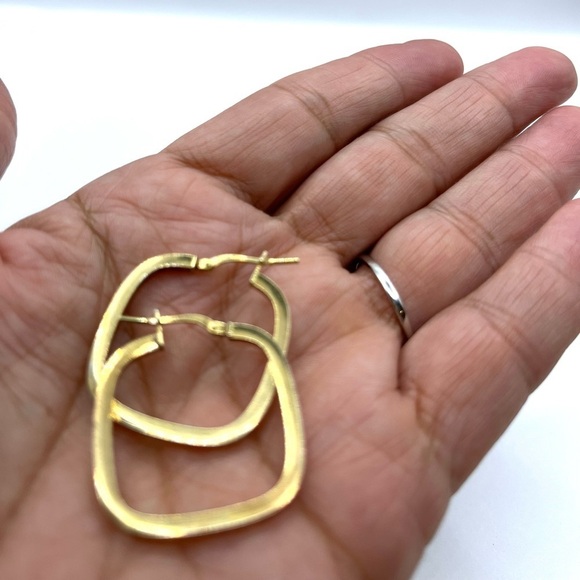 Earring Square Pierced Hoop Earring
925 Sterling Silver Vermeil Gold Tone - Picture 7 of 8
